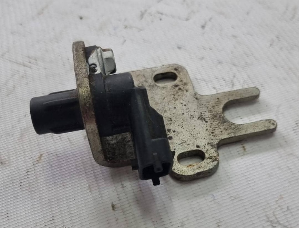 SENSOR ARBOL DE LEVA  CON BASE IVECO 70C16 "USADO"